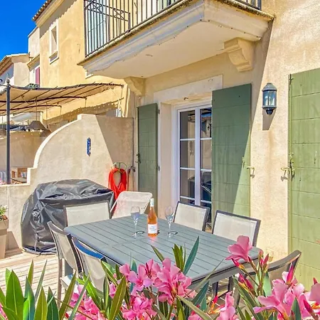3 Bedroom In Aigues-Mortes